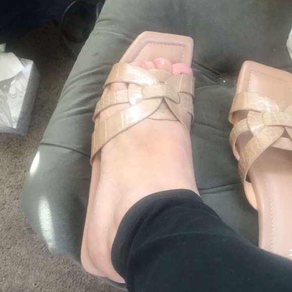 Flat Sandals - Picture 7 of 7